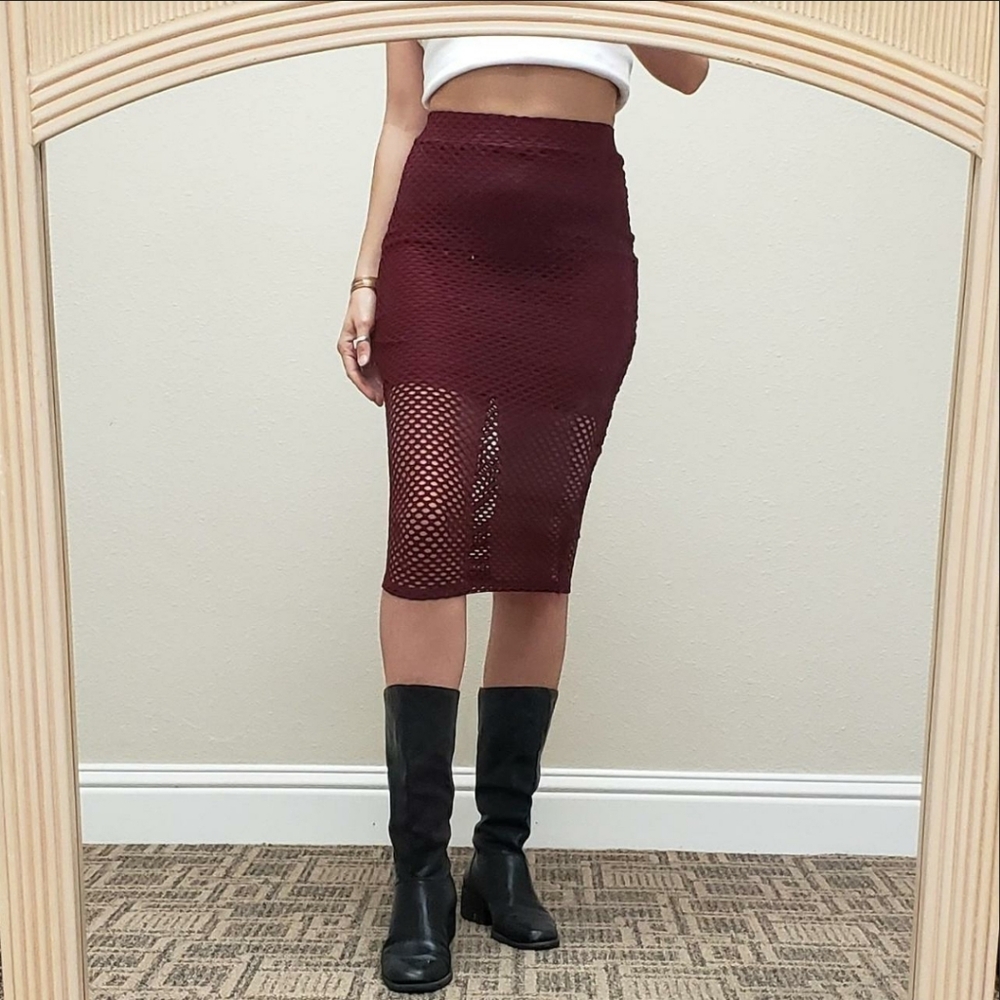 🍂 WINDSOR Small Maroon Netted Mesh Skirt